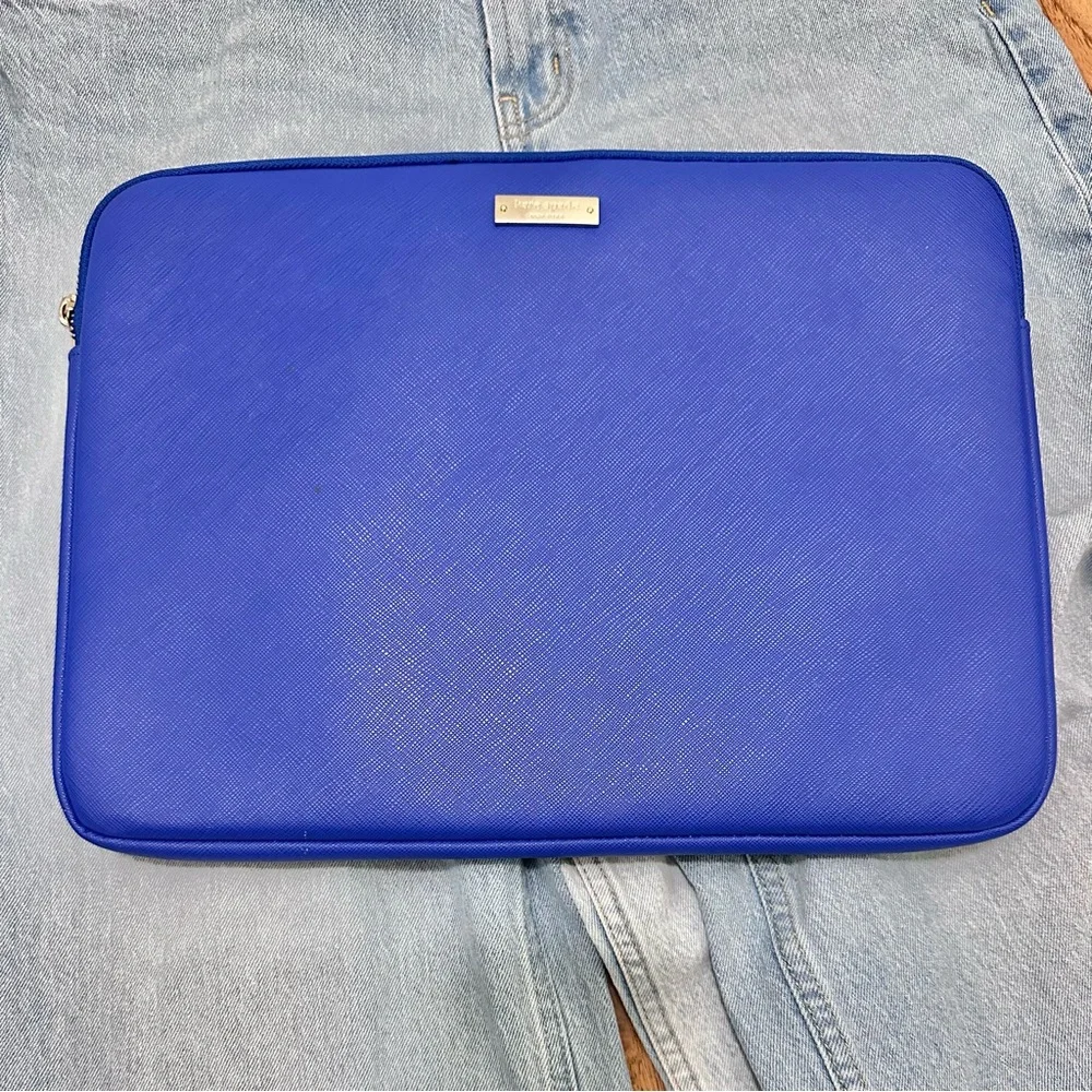 Kate Spade Blue Tablet / Ipad Laptop PC Sleeve with Matte Finish
